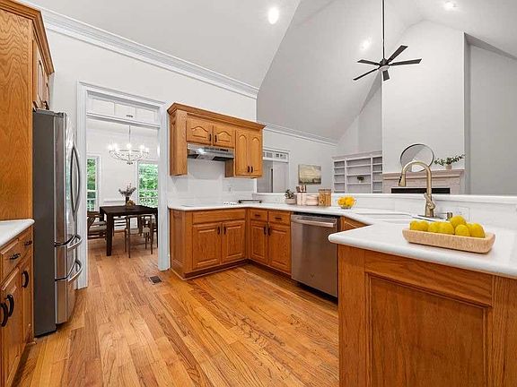 4th image of 23 Lookout Ct