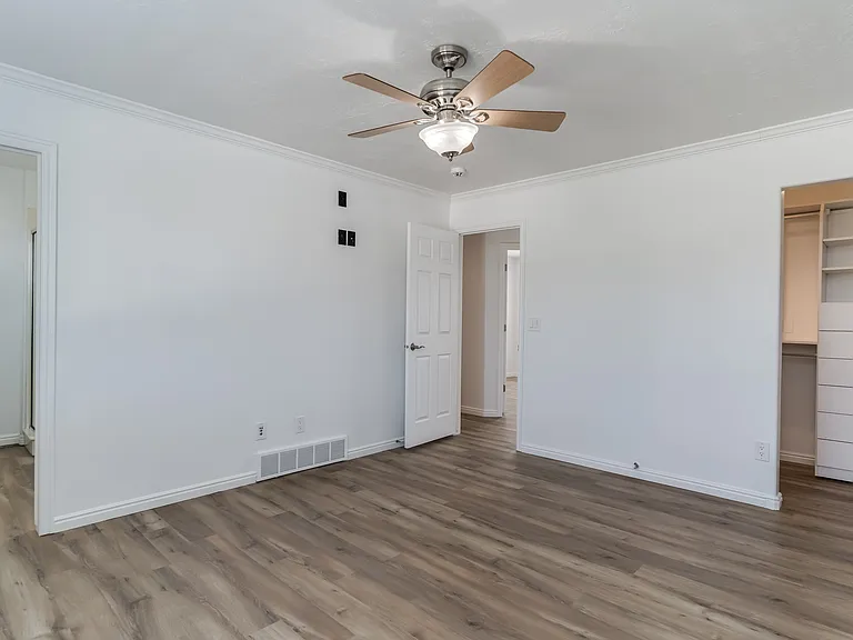 2519 S 1400 W — Photo 23
