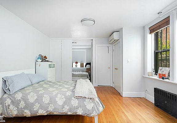 5th image of 20 Montgomery Pl #1
