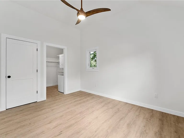 7505 Grover Ave #GARAGE B — Photo 20