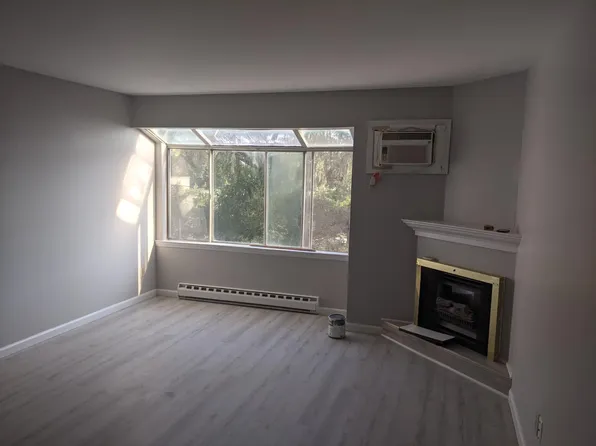 55 Mill Plain Rd Unit 32-18, Danbury, CT 06810