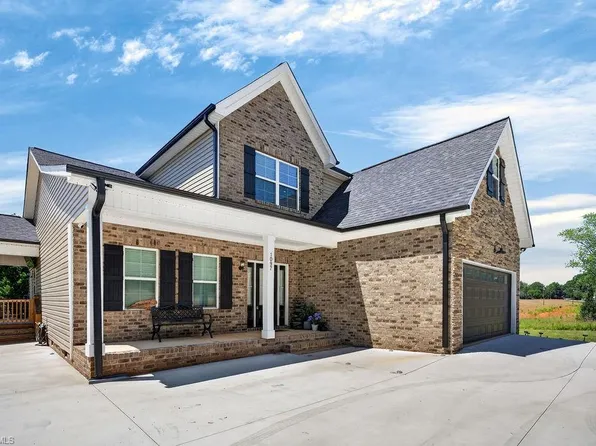 1097 W Dodson Mill Rd, Pilot Mountain, NC 27041