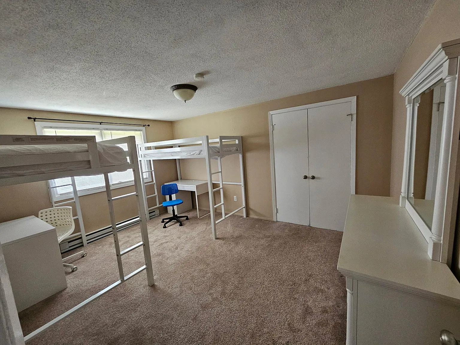 2 bed, 810 sqft, $1,200 — Photo 1