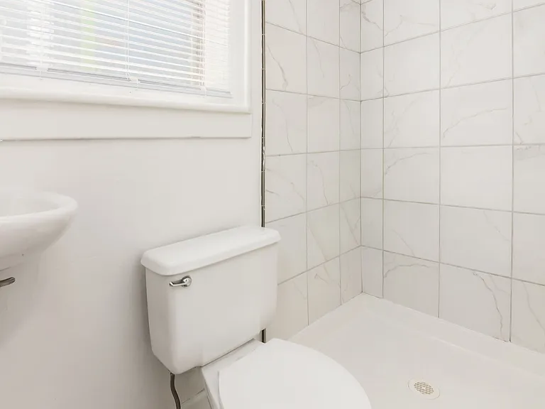 1466 Summit St #MAIN — Photo 11