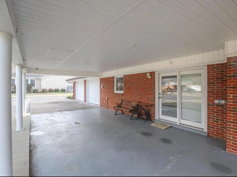 403 E Clark Blvd — Photo 8