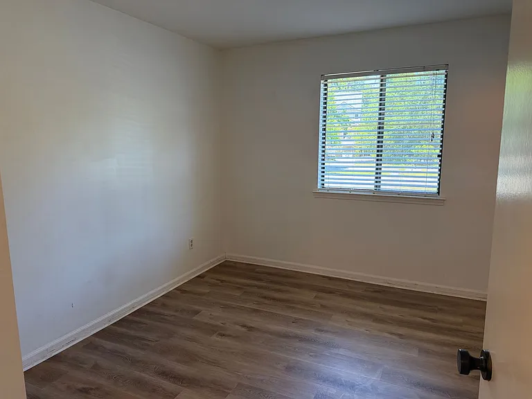 13 Forest Cove Cv — Photo 17