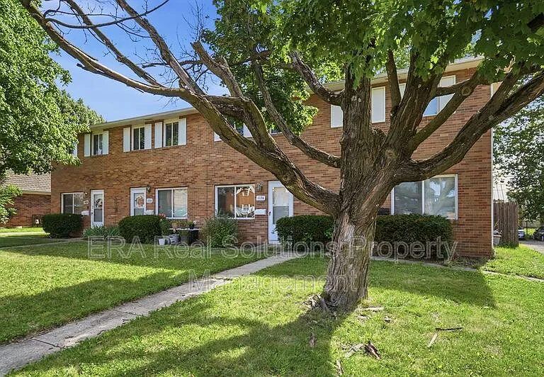 1136 McCarley Dr E — Photo 9