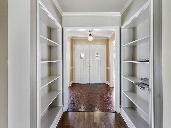 3rd image of 3524 Lois Ln