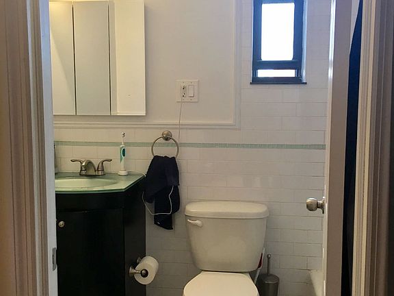 5th image of 206 18th St APT 2