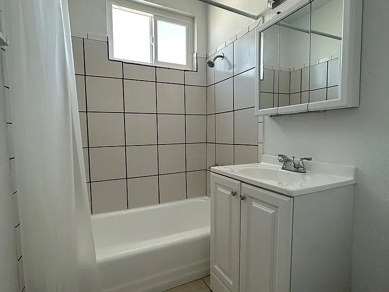 Figueroa Street Apartments — Photo 22