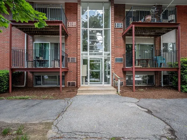 9 Longwood Dr APT 1, Andover, MA 01810