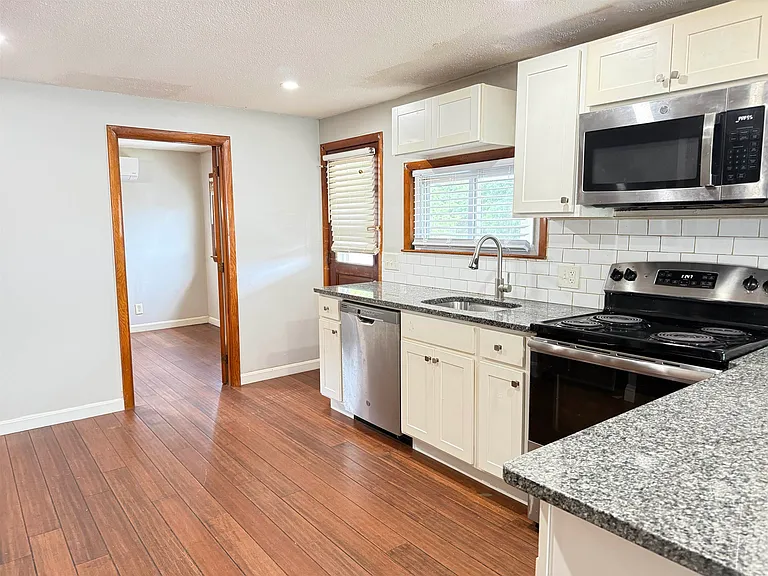 93 W Broadway St #3 — Photo 4