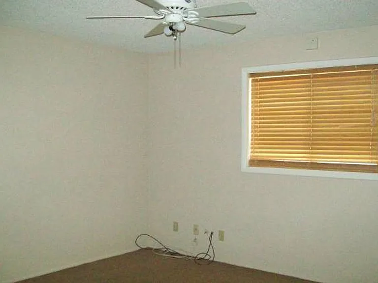 1146 E Campus Dr — Photo 17
