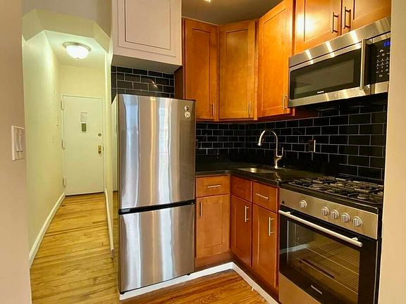 5th image of 202 Elizabeth St APT 25