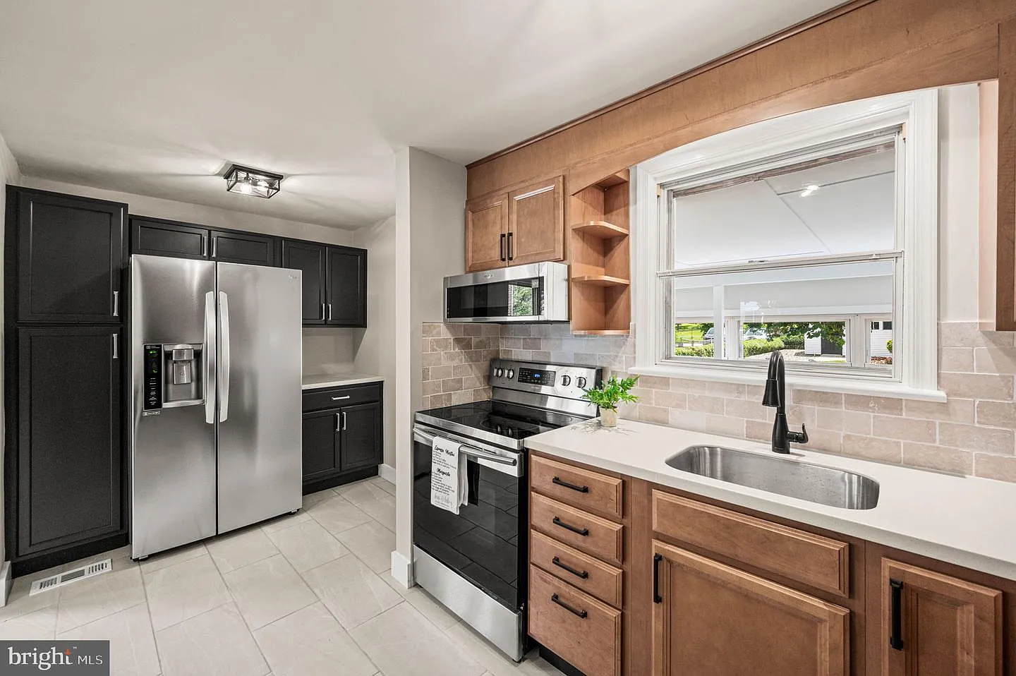 3 bed, 1258 sqft, $2,400 — Photo 4