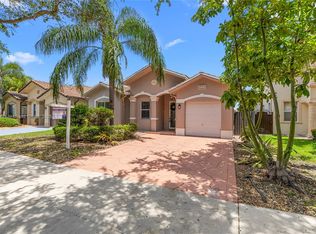 8887 NW 139th Ter, Miami Lakes, FL 33018