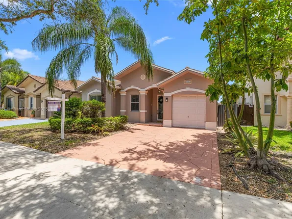 8887 NW 139th Ter, Miami Lakes, FL 33018