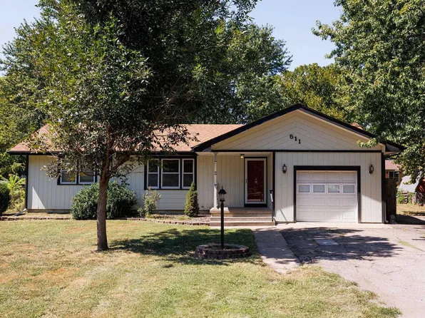 511 Main St, Maple Hill, KS 66507