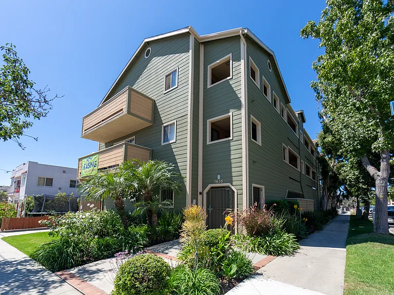 1635 Obispo Ave #D — Photo 23