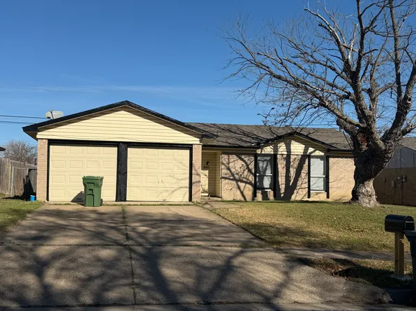 501 Plantation Dr, Arlington, TX 76014