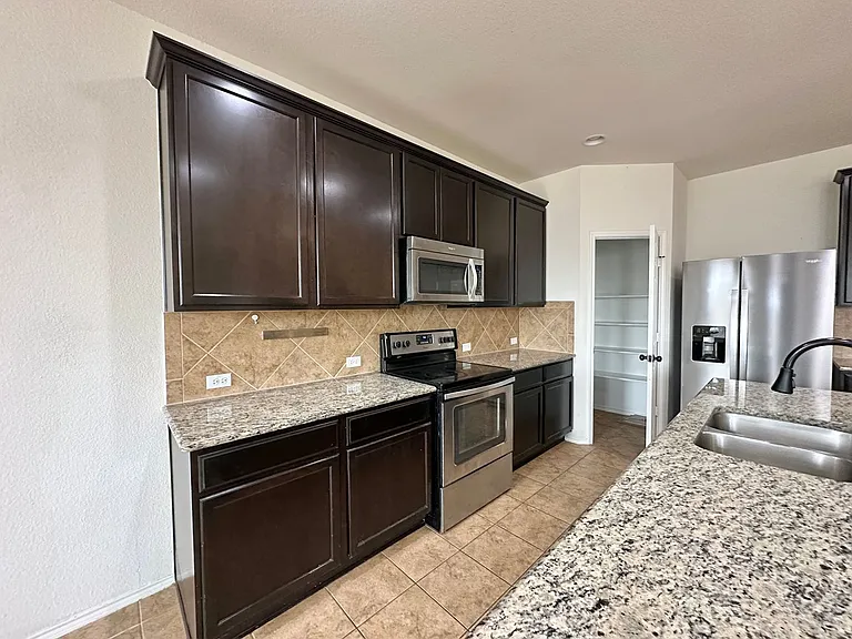5304 Capricorn Loop — Photo 11