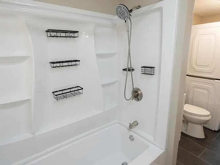 Bathroom Tub/Shower