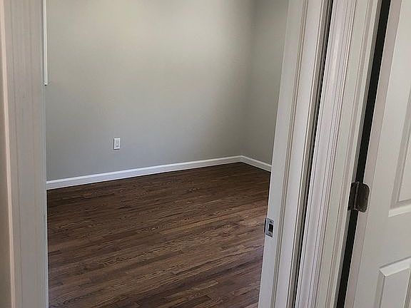 3rd image of 46 Paprocki Ave