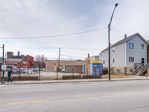 4th image of 1801 W Grand Ave #09