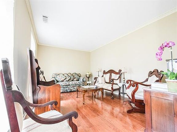5th image of 3729 Pin Oak Ave
