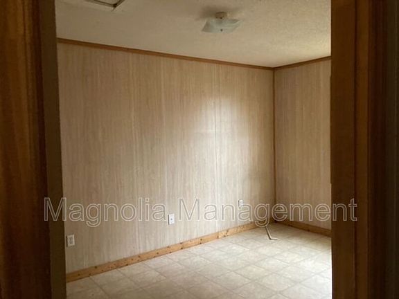 5th image of 619 Alexander Ave