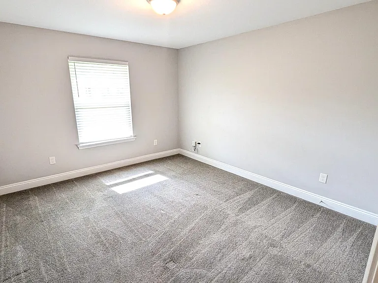 1651 Ponderosa Dr — Photo 2