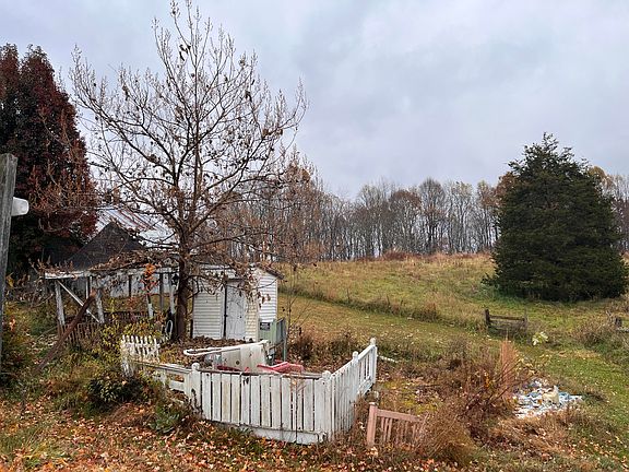 3rd image of 140 Treadway Ln
