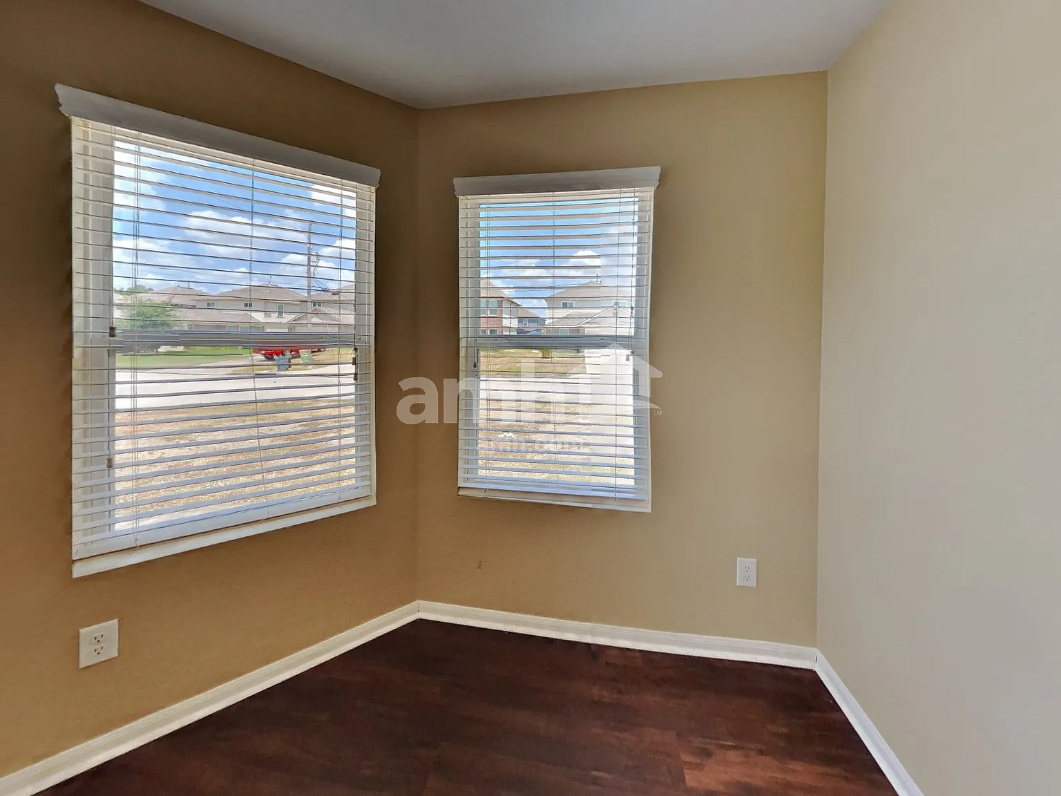 4 bed, 2.5 bath, 2144 sqft, $2,060 — Photo 4