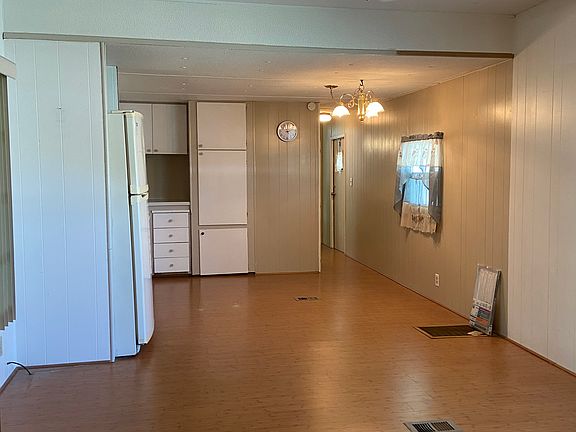 3rd image of 139 Chateau Cir