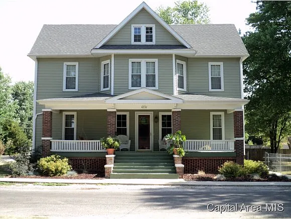 351 E Elm St photo 1