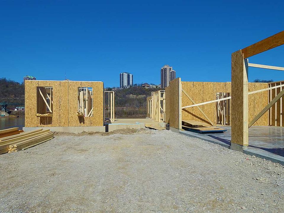 1st image of 429 Manhattan Blvd