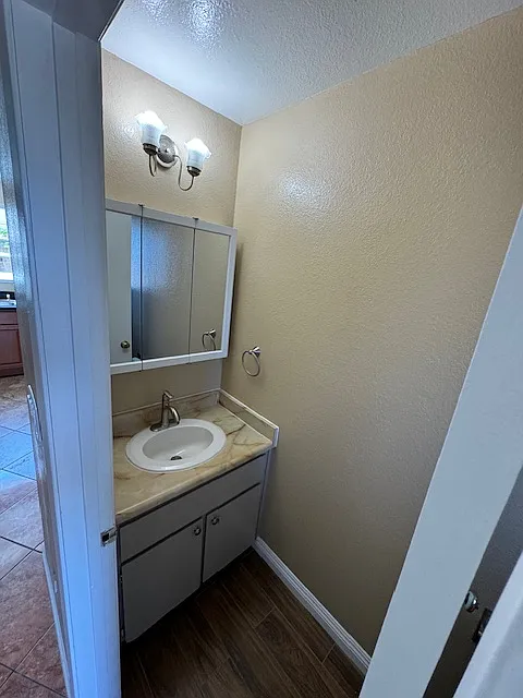 3 bed, 2.5 bath, 1271 sqft, $3,200 — Photo 3