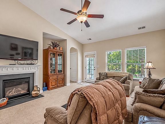 4th image of 693 Harbor Bay Dr.