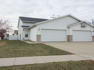 1711 49th St S, Fargo, ND 58103