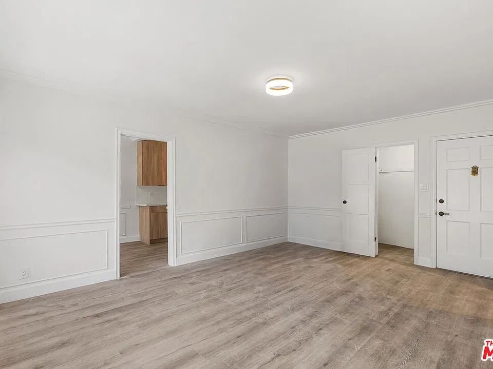 308 S Reeves Dr #310D