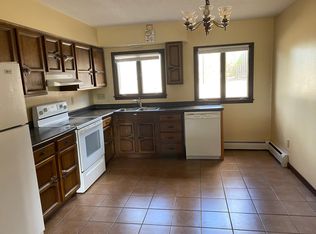 233 Harnett St NW APT 3, Cedar Rapids, IA 52405