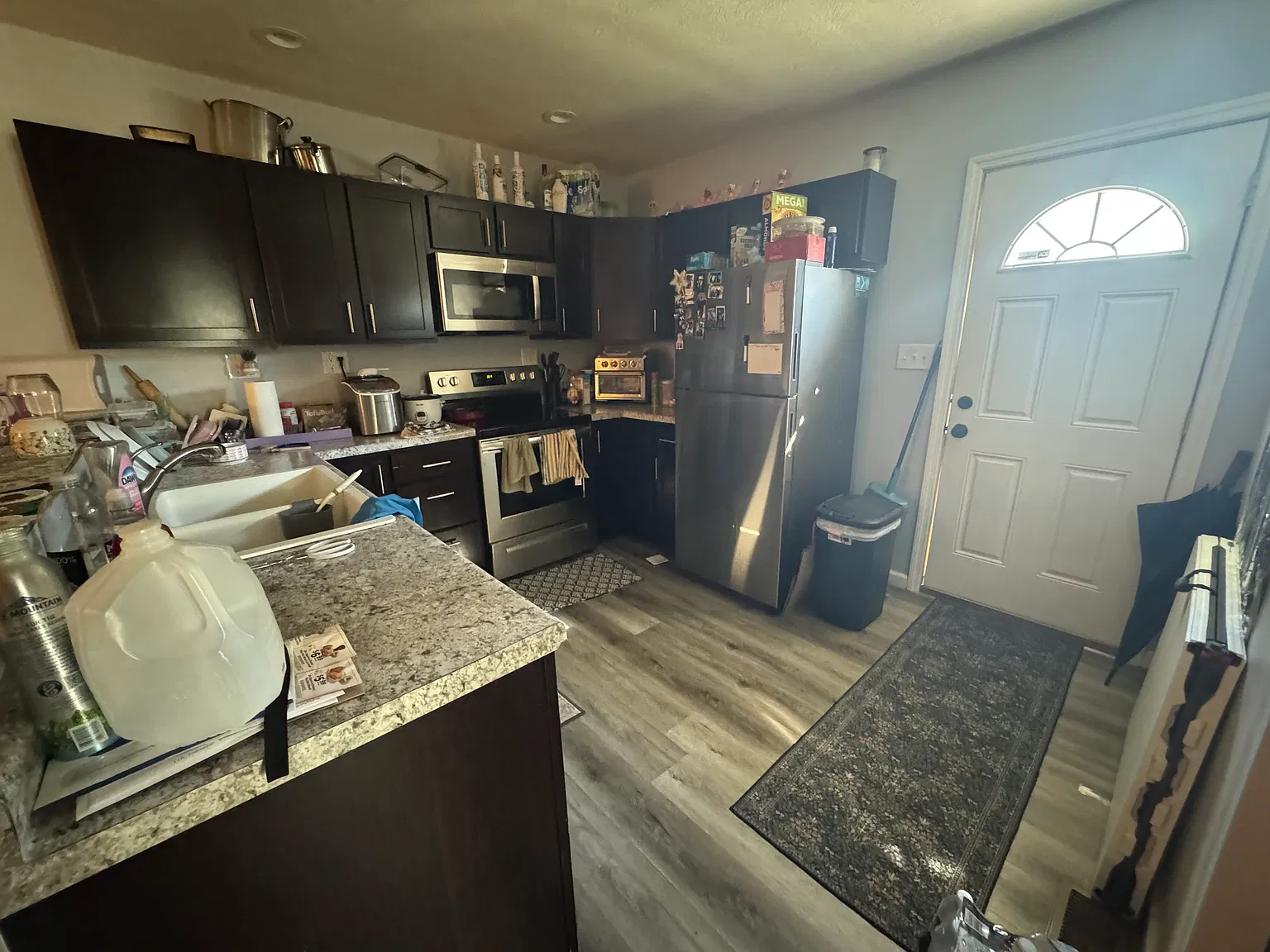 3 bed, 914 sqft, $1,750 — Photo 2