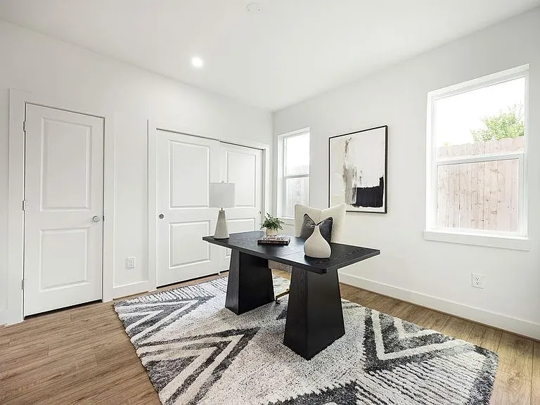 1713 Mary St — Photo 4