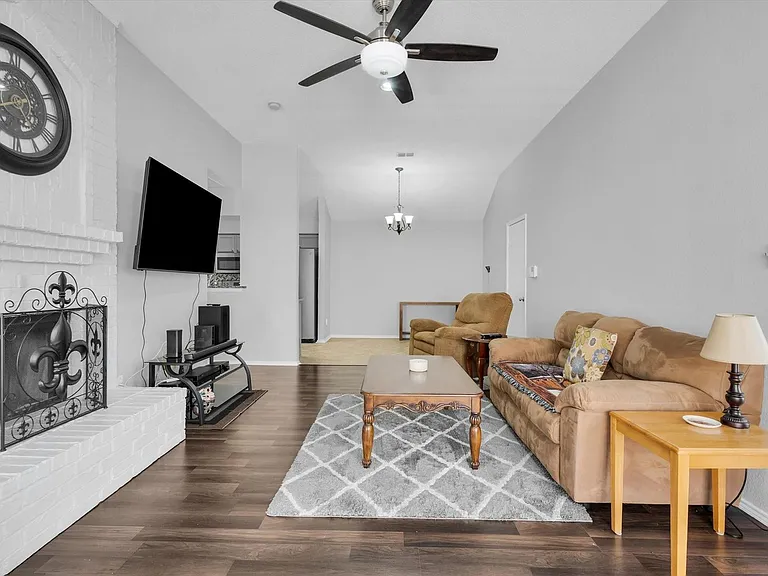 7520 Arbor Hill Dr — Photo 2