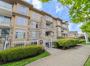 15164 Prospect Ave #102, White Rock, BC V4B2B9