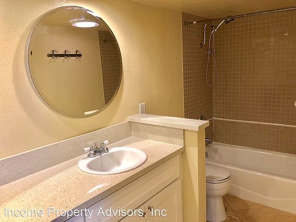 5th image of 520 Via De La Valle Unit D