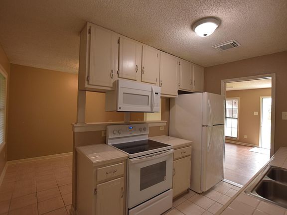 4th image of 206 Dijon Dr