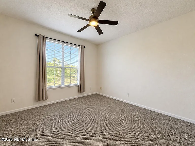 407 Augusta Cir — Photo 9