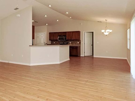 4th image of 925 Princeton Manor Ln