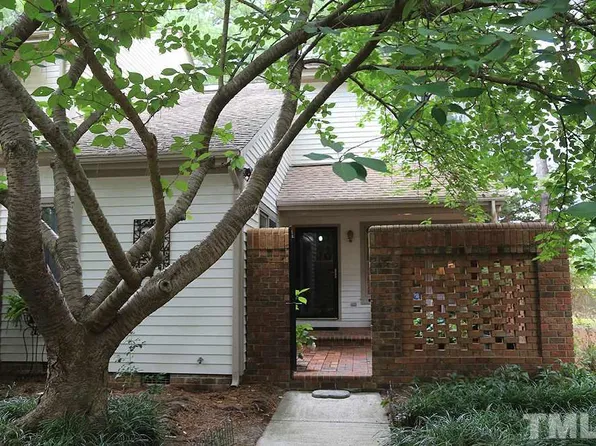 15 Bloomsbury Ct, Chapel Hill, NC 27517